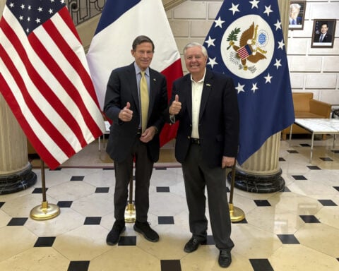 After talks with Zelenskyy and Macron, US senators warn: Putin 'is preparing for more war’