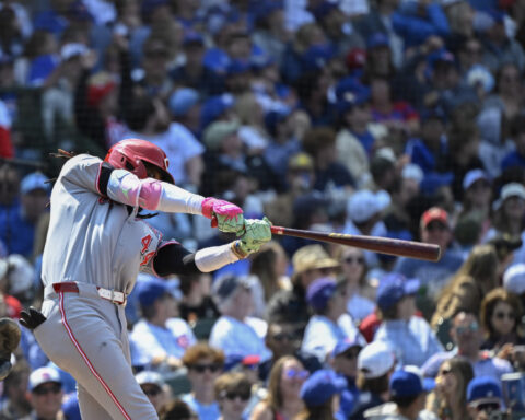 Reds star Elly De La Cruz homers after learning of the death of his sister