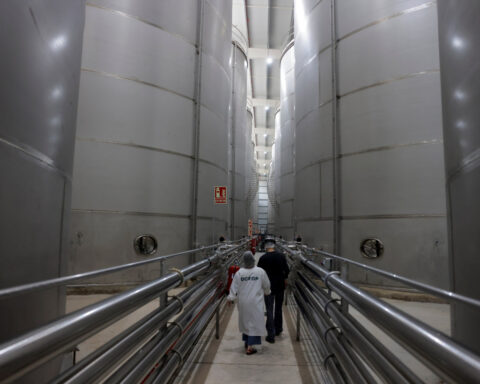 Spain's manufacturing sector rebounds in May, PMI shows