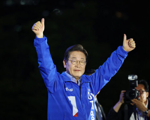 South Korea presidential hopefuls make final pre-election pitch to voters