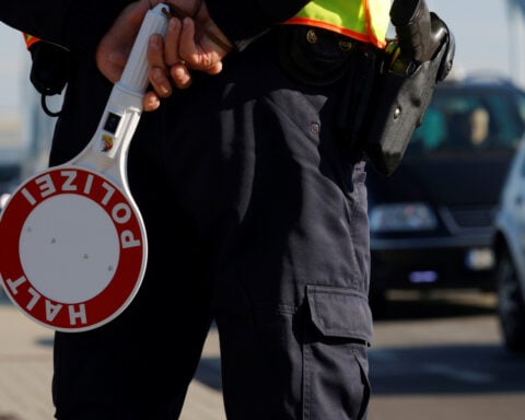 German border police's expulsion of asylum seekers unlawful, court rules
