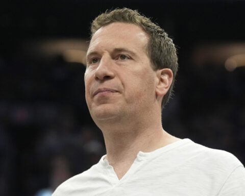 Suns coaching search down to 2 candidates, Cavs assistants Bryant and Ott, AP source says