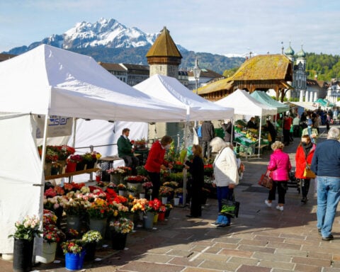 Swiss inflation turns negative, raising likelihood of negative interest rates