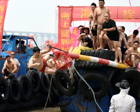 Chinese travel more during Dragon Boat holiday but spending lags