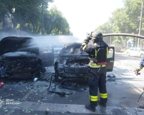 Russian attack on Ukraine city of Sumy kills three, injures 25