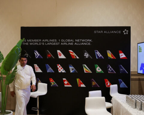 Airlines stick to net zero target despite green fuel doubts