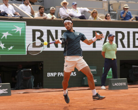 French Open: Musetti kicks a ball that hits a line judge and is cited for unsportsmanlike conduct