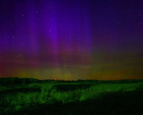 Northern lights finally make anticipated beautiful display over Maine