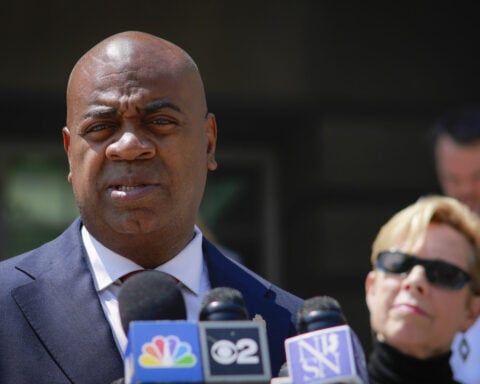 Newark mayor sues New Jersey's top federal prosecutor after arrest at immigration detention site