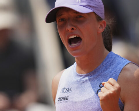 French Open: Iga Swiatek to face No. 1 Aryna Sabalenka in the semifinals. Alcaraz and Musetti win