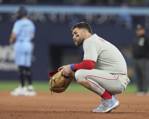 Bryce Harper homers in first at-bat in return to Phillies' lineup after 5 game absence