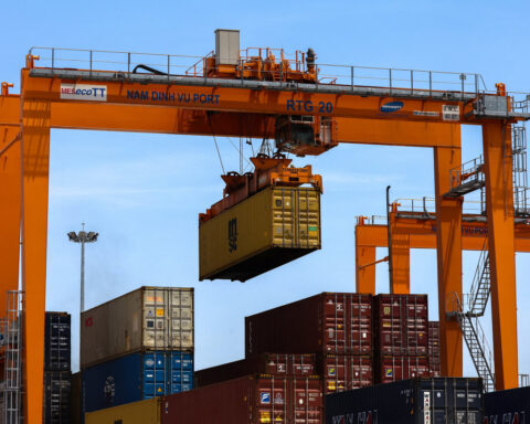 Vietnam May exports rise 14% yr/yr, trade surplus at $4.67 billion