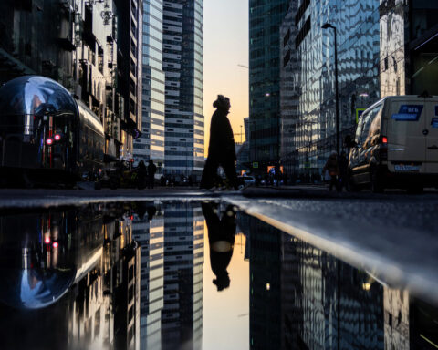 Russian services sector sees fastest growth since January in May, PMI shows
