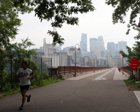 Canadian wildfire smoke spreads into US Midwest
