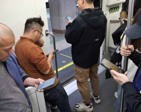 Counterpoint Research cuts 2025 global smartphone shipment growth amid tariff uncertainty