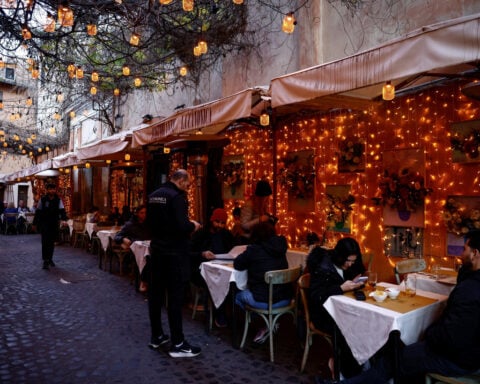 Italy service sector sees stronger growth in May, PMI shows