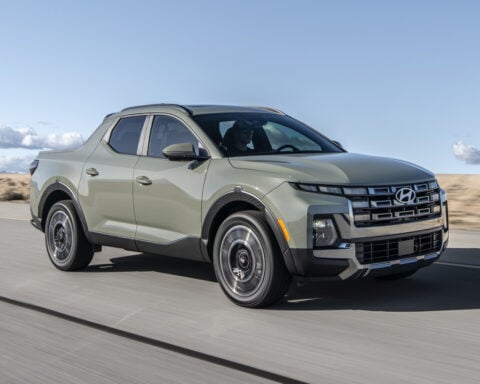 Which compact pickup is better? Edmunds compares the Ford Maverick and Hyundai Santa Cruz