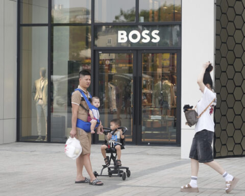 Vietnam scraps 2-child policy as aging threatens economic growth