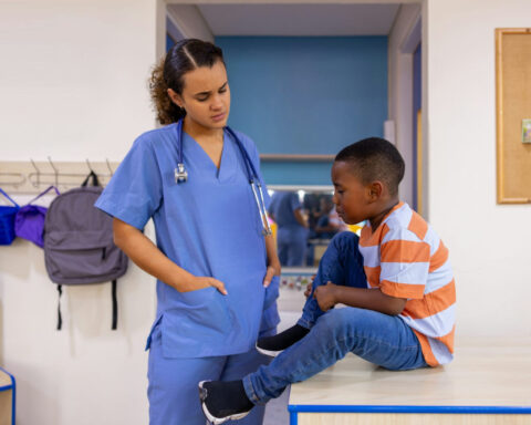 1 in 4 children suffers from chronic pain − school nurses could be key to helping them manage it