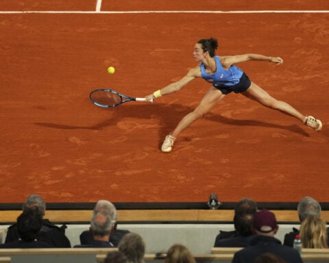 A fairy tale in Paris: French wild card Boisson stuns No. 6 Andreeva to reach French Open semis