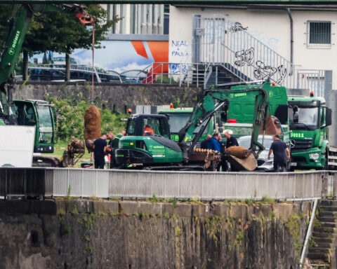 3 World War II bombs are defused in a German city's biggest postwar evacuation