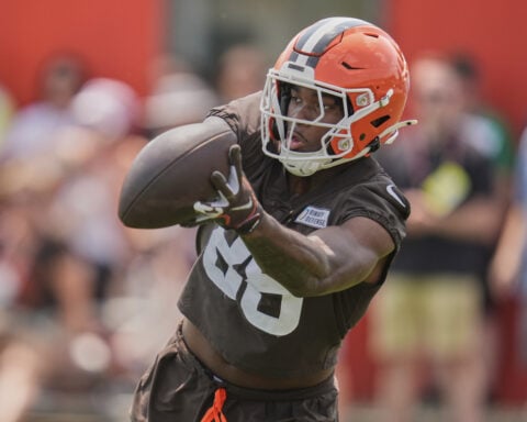 Shedeur Sanders shows promise but faces challenges in Browns' QB competition
