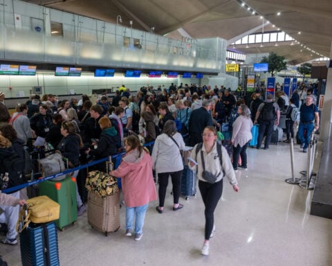 FAA says Newark airport’s technology problems should be resolved by October