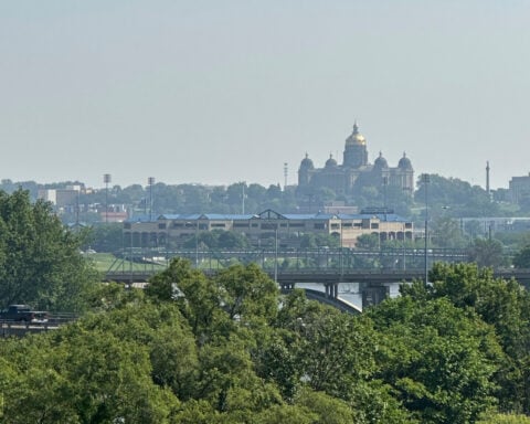 Air quality worsens in eastern US as Canadian wildfire smoke hangs over Midwest