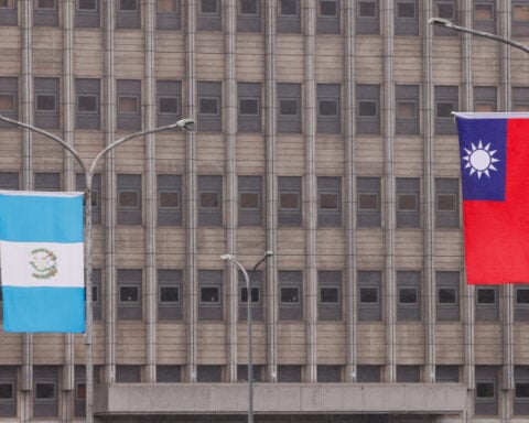 Guatemala president reaffirms support for 'brothers' in Taiwan