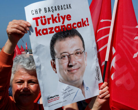 Turkish prosecutors investigate main opposition leader in crackdown