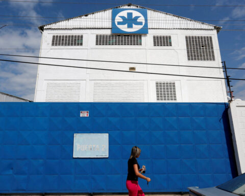 Kimberly-Clark sells majority stake in international tissue unit to Brazil's Suzano