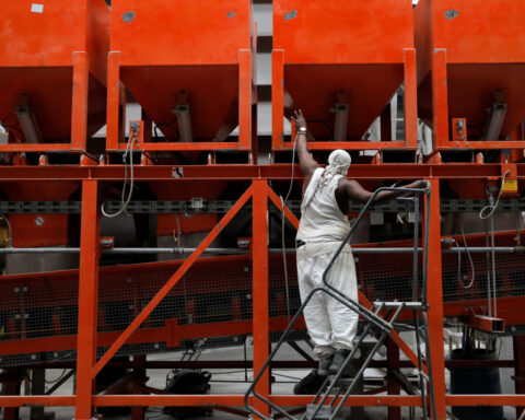 US worker productivity slumps in first quarter