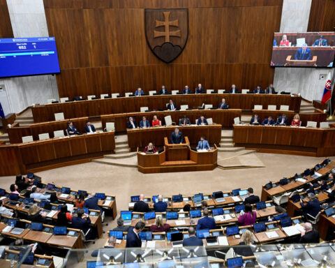 Slovak parliament calls on government to end backing for Russia sanctions