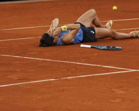 French Open: Coco Gauff faces a Frenchwoman ranked 361st in the semifinals. Djokovic, Sinner win