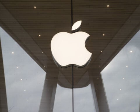Apple loses bid to halt court ruling that blocks some fees from its iPhone app store