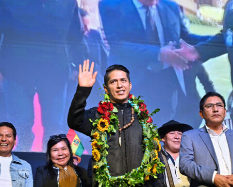 Bolivia leftist Rodriguez back in presidential race; Morales kept out