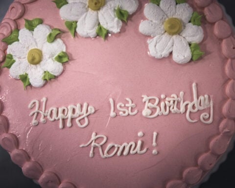 Walmart's army of bakery decorators take the cake when it comes to hourly store pay