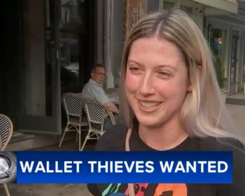 Teacher loses hundreds of dollars after theft in restaurant