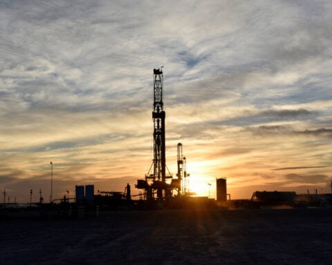 US oil/gas rig count falls for 6th week to 2021 lows, Baker Hughes says