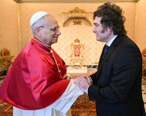 Milei meets Pope Leo, confirms visit to Argentina
