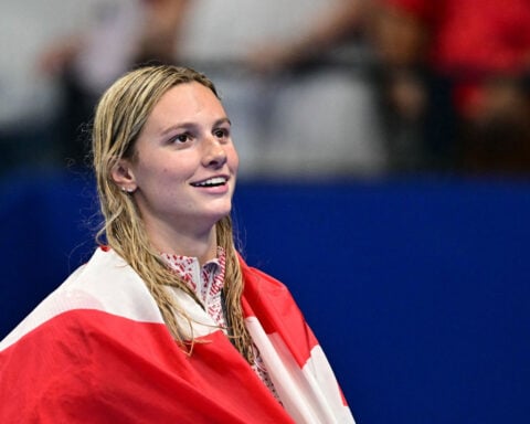 Canadian teenager Summer McIntosh smashes 400m freestyle world record