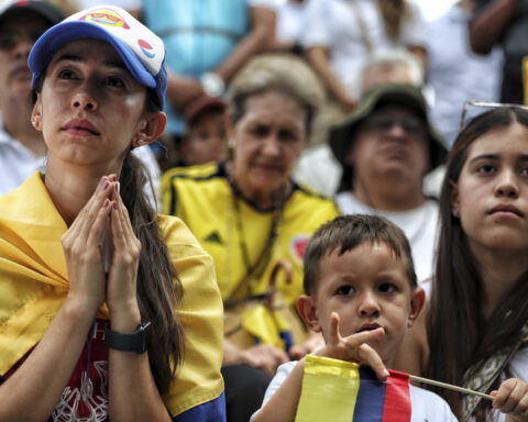 Conservative Colombian senator in serious condition after shooting at political rally