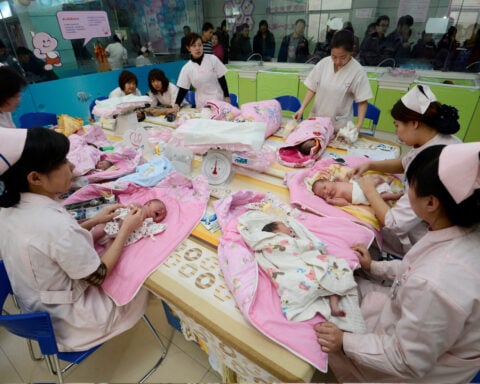 China to make all hospitals offer epidurals to incentivise childbirth