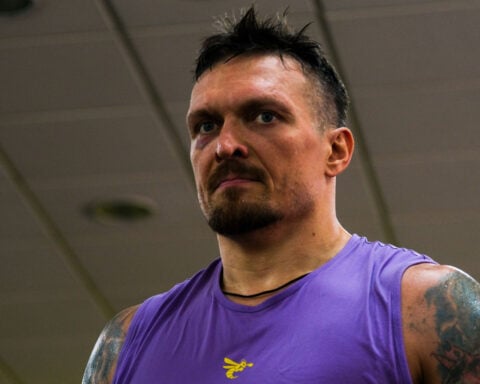 Heavyweight boxing champion Usyk pleads with Trump, inviting him to spend a week in Ukraine: ‘Open your eyes, help my people’