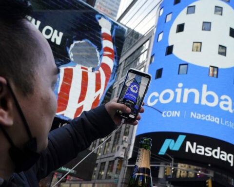 Democrats are drawing closer to the crypto industry despite Trump divisions