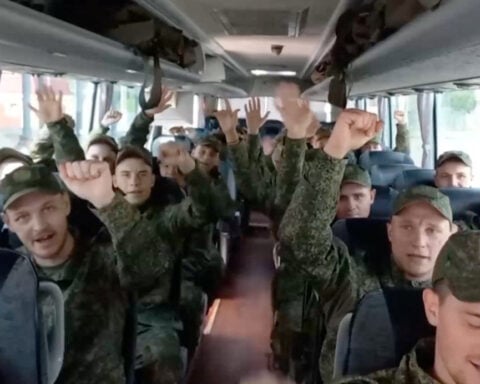 Russia and Ukraine exchange prisoners of war
