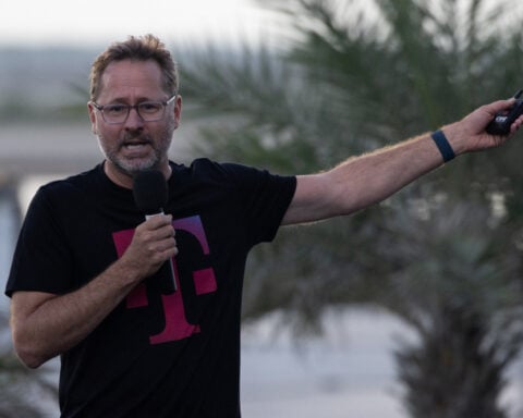 T-Mobile US boss set to leave post early, Handelsblatt newspaper reports