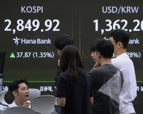 Asian shares gain as investors keep an eye on China-US trade talks