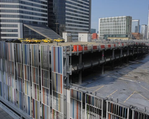 Parking garage blaze in downtown Nashville prompts evacuations. No injuries reported