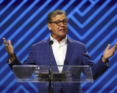 Southern Baptist delegates at national meeting overwhelmingly call for banning same-sex marriage